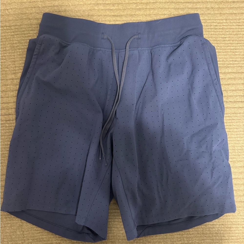 Men’s navy blue lululemon short 7” inseam